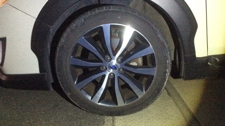 タイヤホイール前