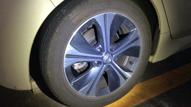 タイヤホイール前