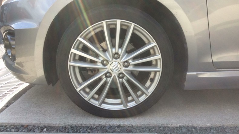 タイヤホイール前