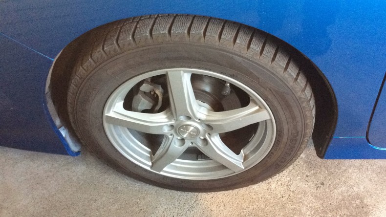 タイヤホイール前