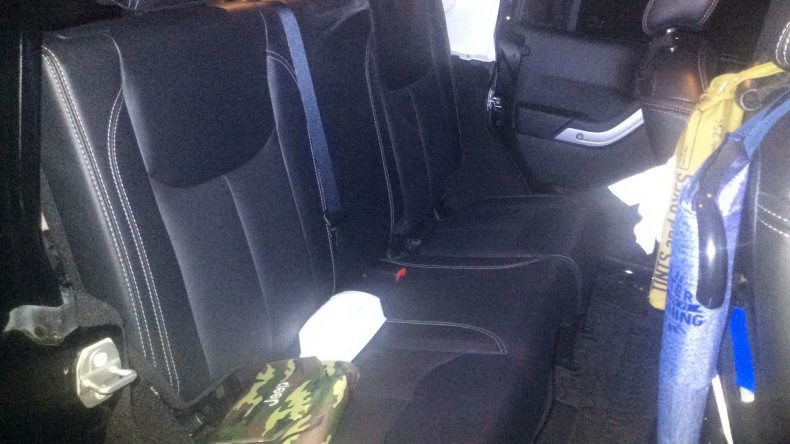 内装後方シート