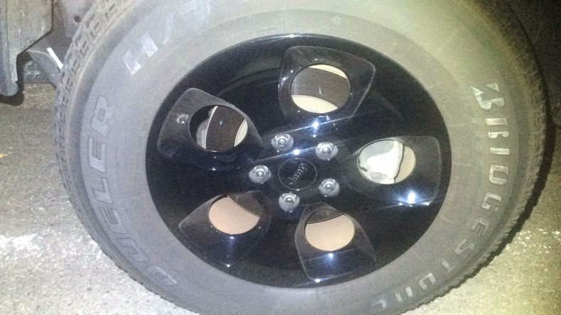 タイヤホイール前