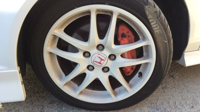 タイヤホイール前