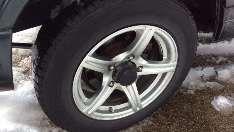 タイヤホイール前