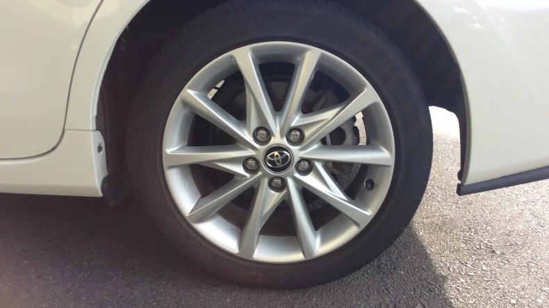 タイヤホイール前