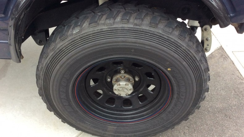 タイヤホイール前