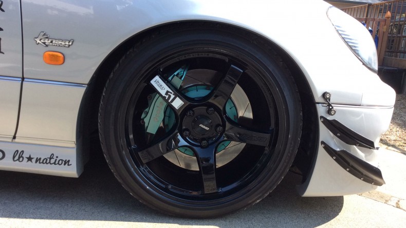 タイヤホイール前