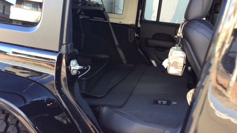 内装後方シート