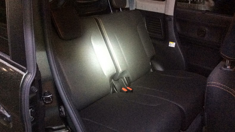 内装後方シート