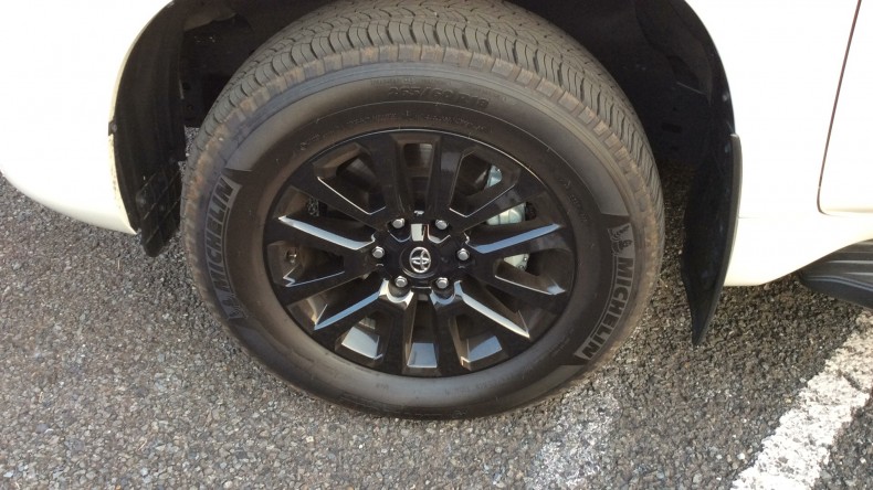 タイヤホイール前