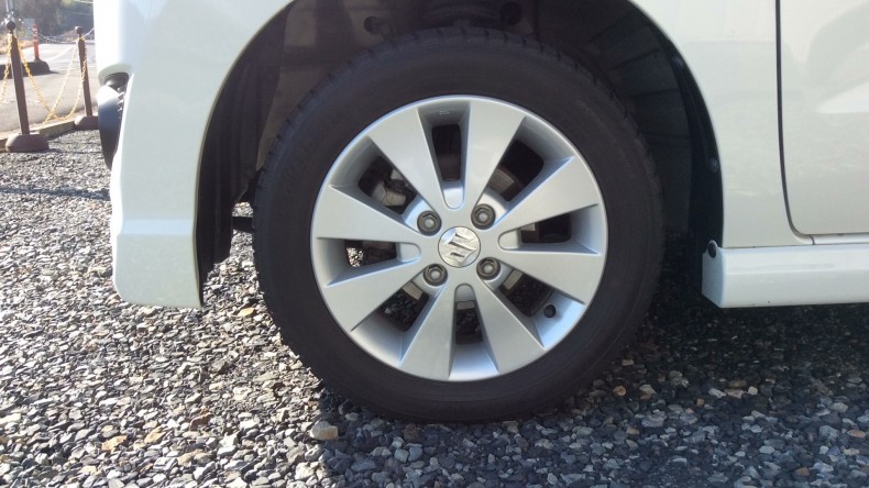 タイヤホイール前