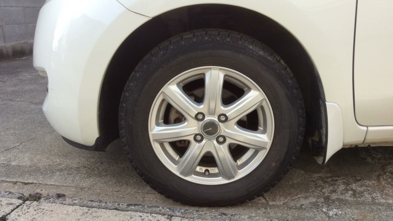 タイヤホイール前