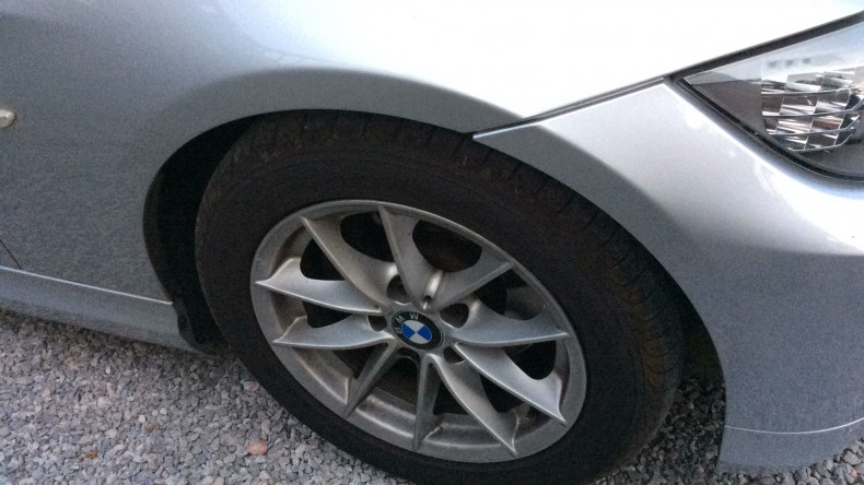 タイヤホイール前