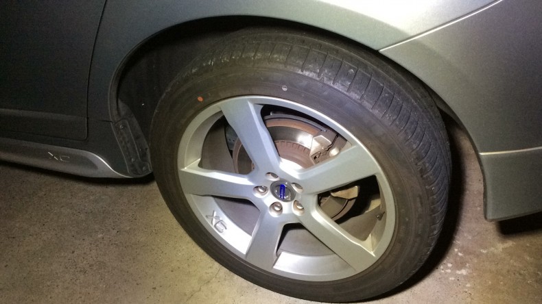 タイヤホイール前