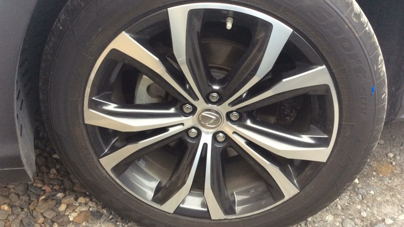 タイヤホイール前