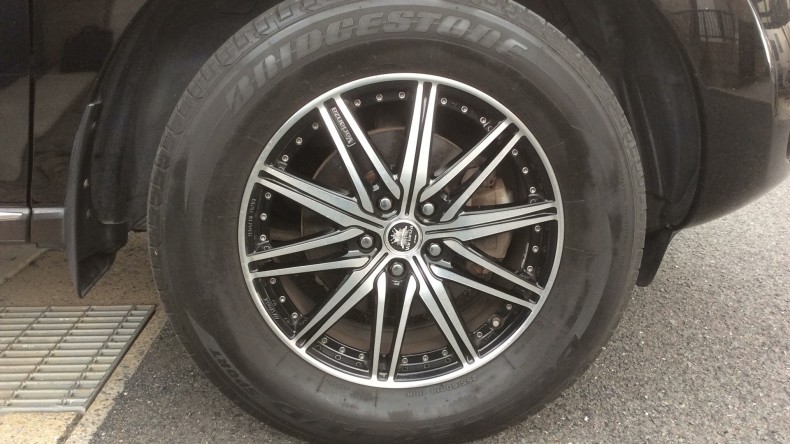 タイヤホイール前