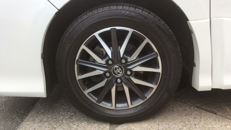 タイヤホイール前