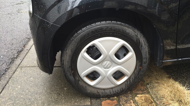 タイヤホイール前