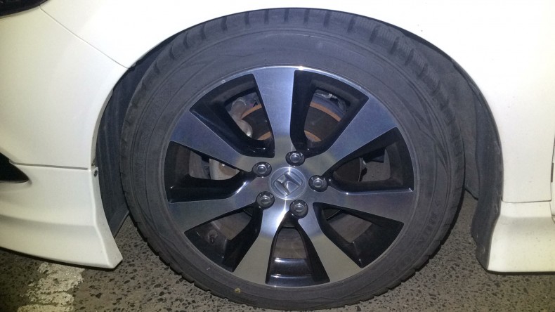 タイヤホイール前