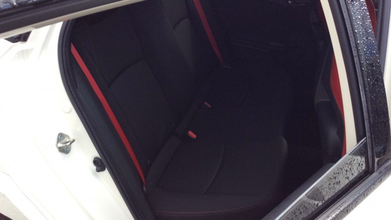 内装後方シート