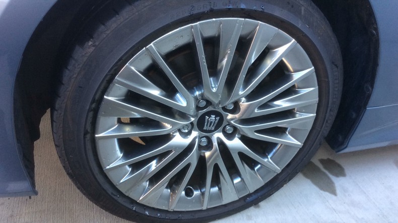 タイヤホイール前