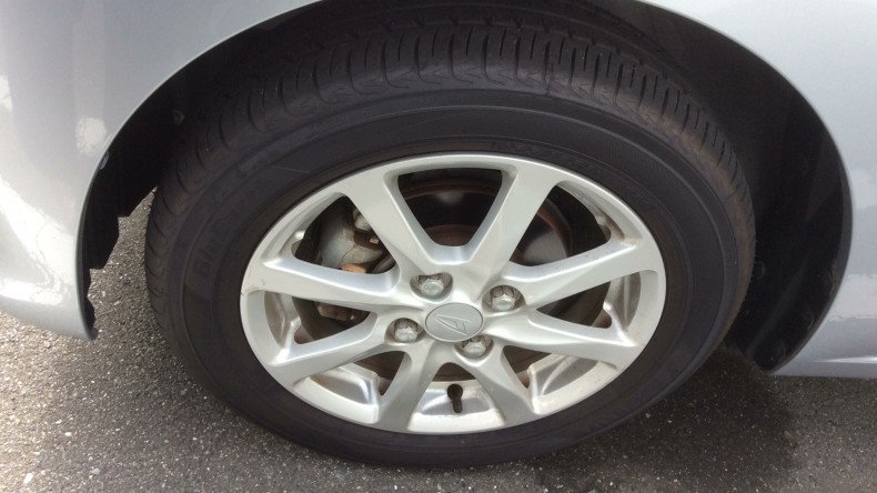 タイヤホイール前