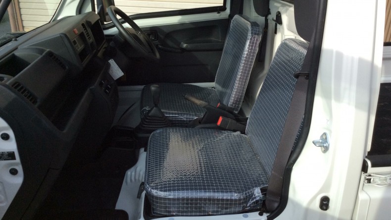 内装後方シート