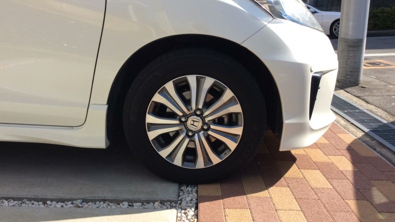 タイヤホイール前