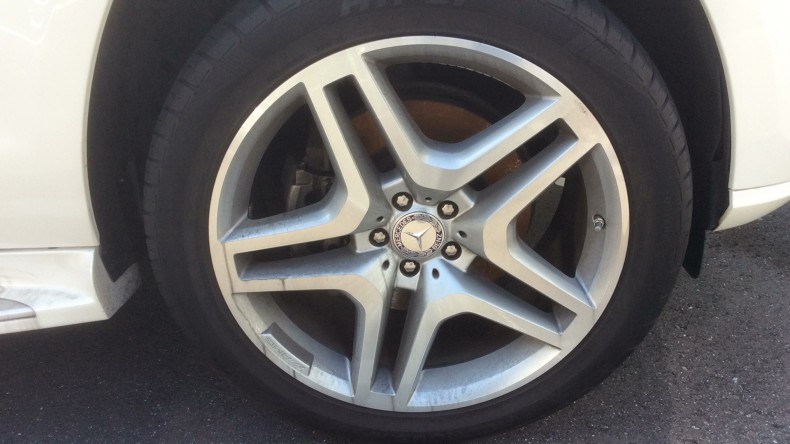 タイヤホイール前