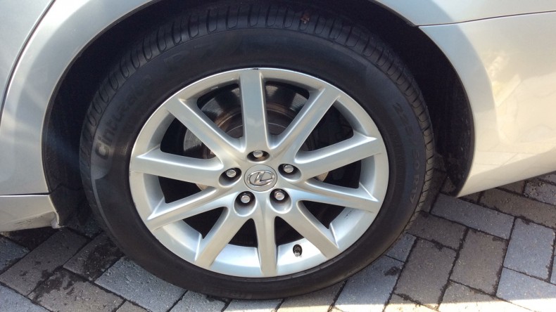 タイヤホイール前