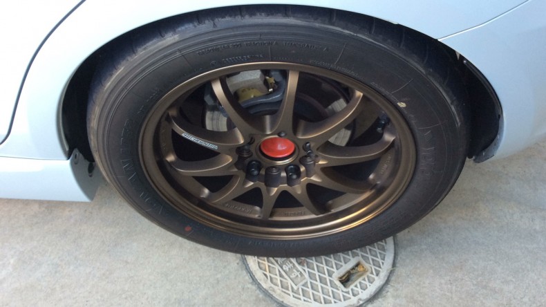 タイヤホイール前