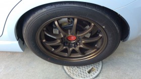 タイヤホイール前