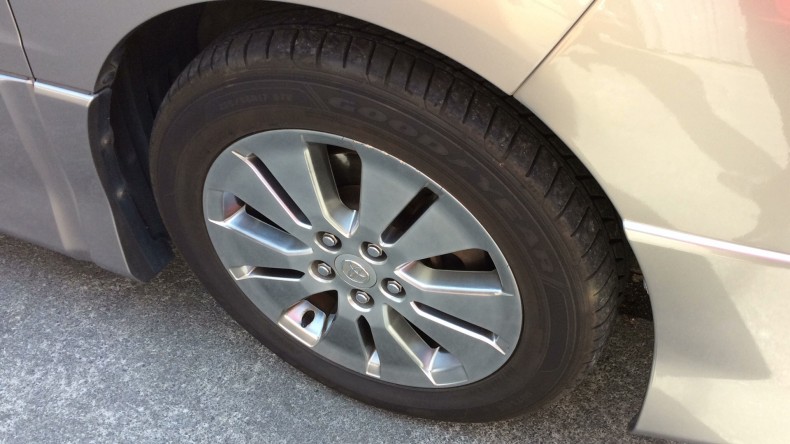 タイヤホイール前