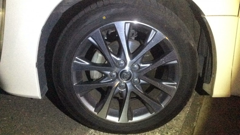 タイヤホイール前