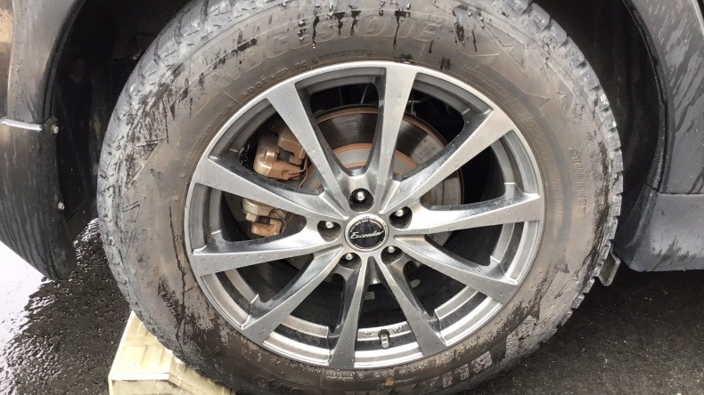 タイヤホイール前