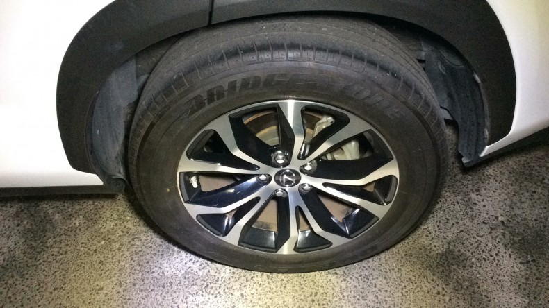 タイヤホイール前