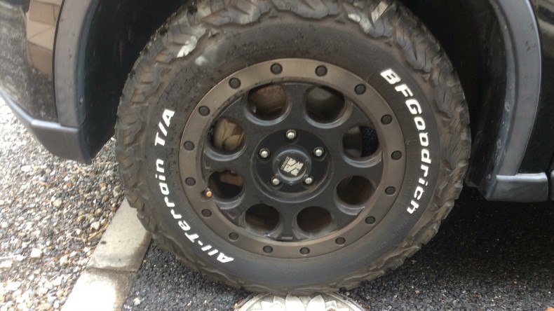 タイヤホイール前