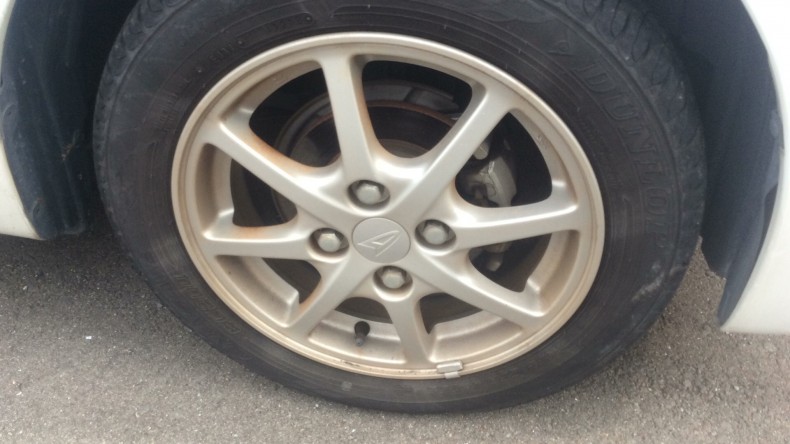 タイヤホイール前