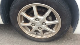 タイヤホイール前