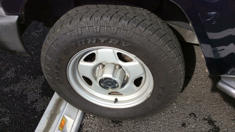 タイヤホイール前