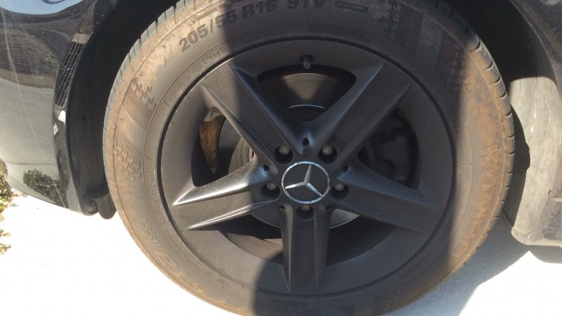 タイヤホイール前