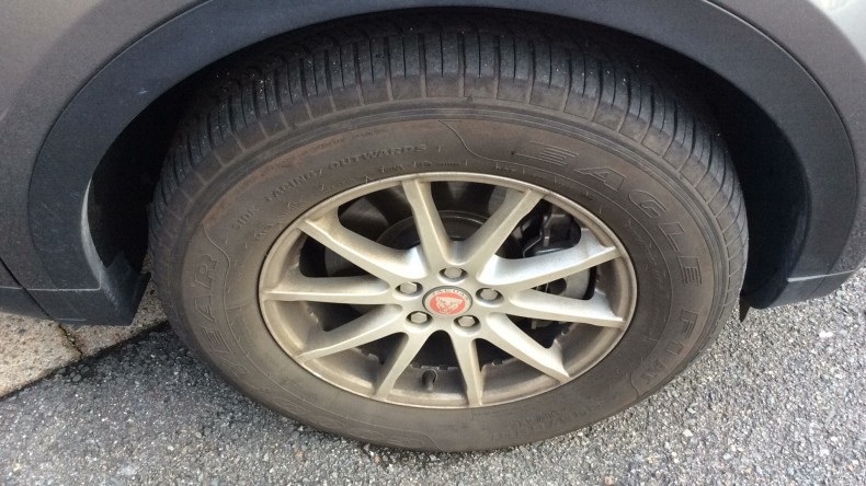 タイヤホイール前