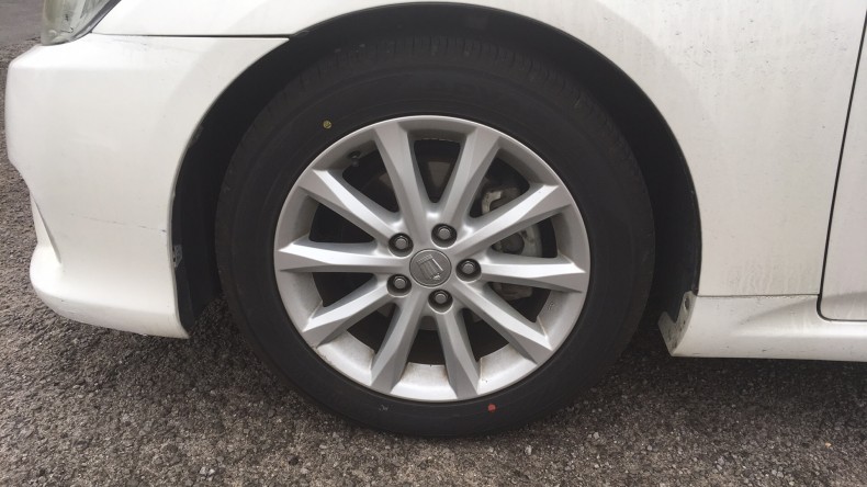 タイヤホイール前