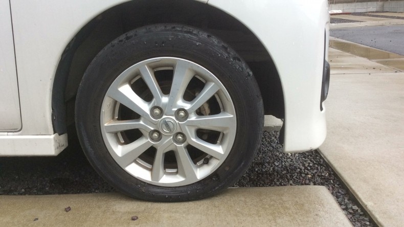 タイヤホイール前