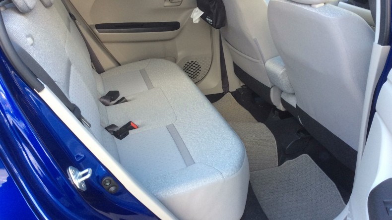 内装後方シート