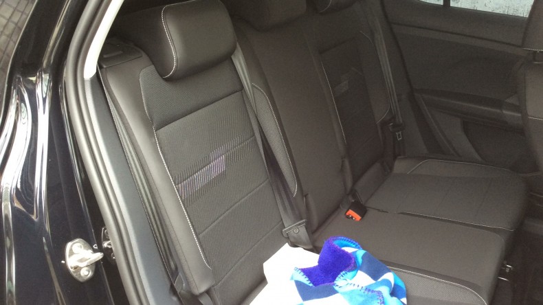 内装後方シート