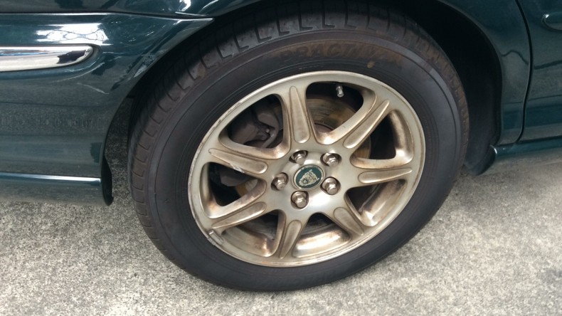 タイヤホイール前