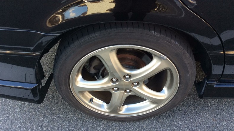 タイヤホイール前