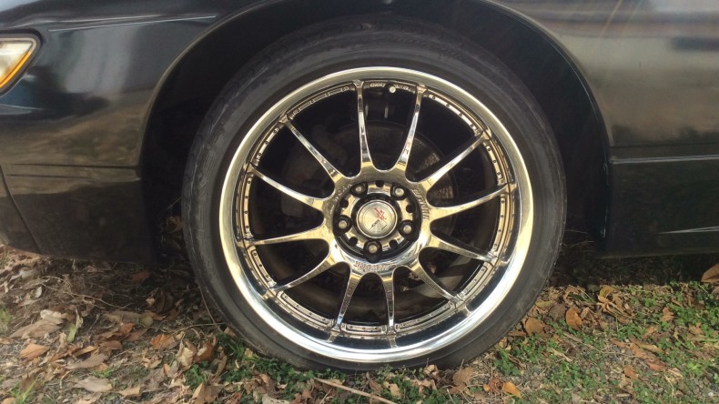 タイヤホイール前