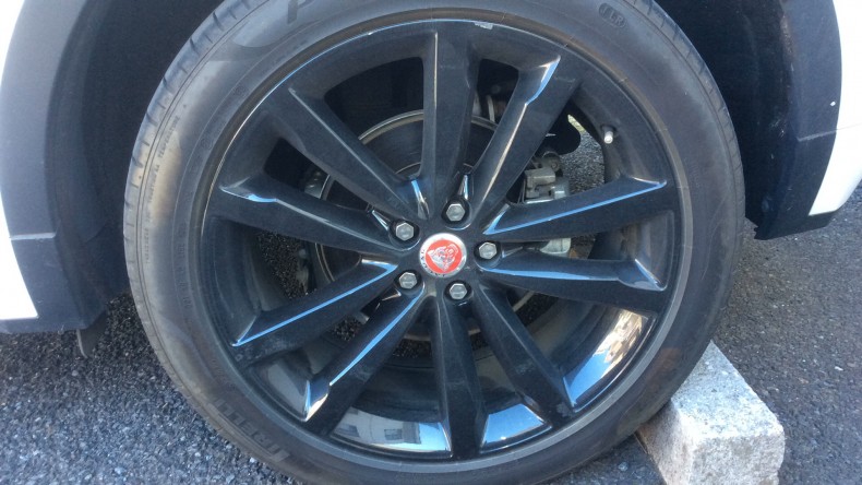 タイヤホイール前